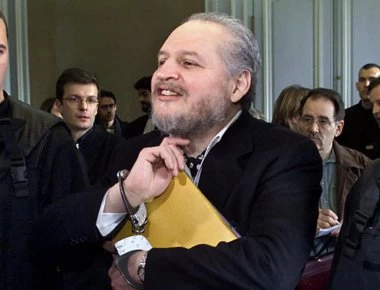 Λίστα με χίλιους στόχους έχει καταρτίσει στο κελί της φυλακής του ο «Κάρλος το Τσακάλι»- «Διψάει» για εκδίκηση (φωτο)